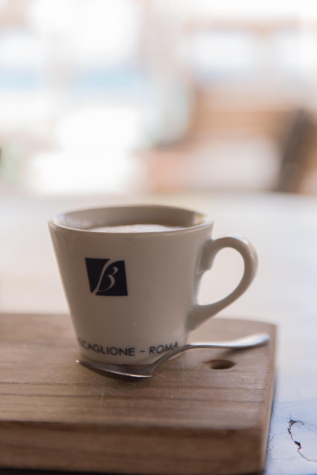 Kennismakingsgesprek onder het genot van een kop koffie